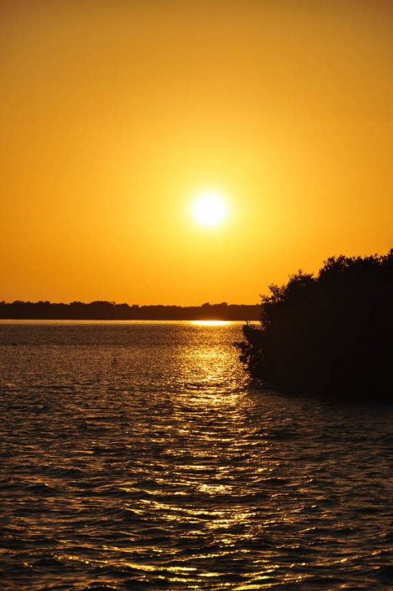 Um belo pôr-do-sol nos recepciona nos dá as boas vindas à ilha de Holbox, no norte do Yucatán, no México